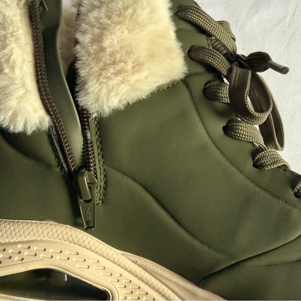 Skechers Women's Green‎ Winter Boots with Plush Lining - Picture 6 of 9
